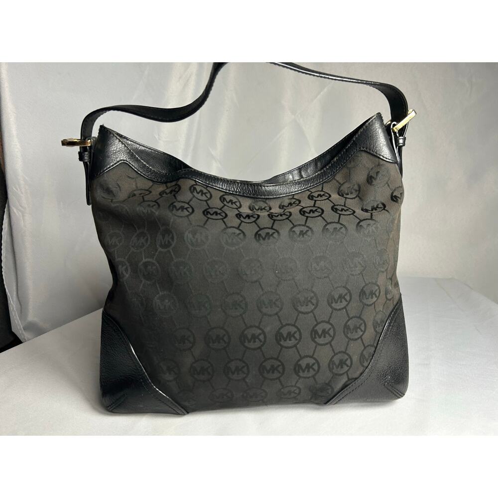 MICHAEL KORS Black Signature Canvas and Leather Millbrook Hobo Tote Bag - Picture 2 of 13